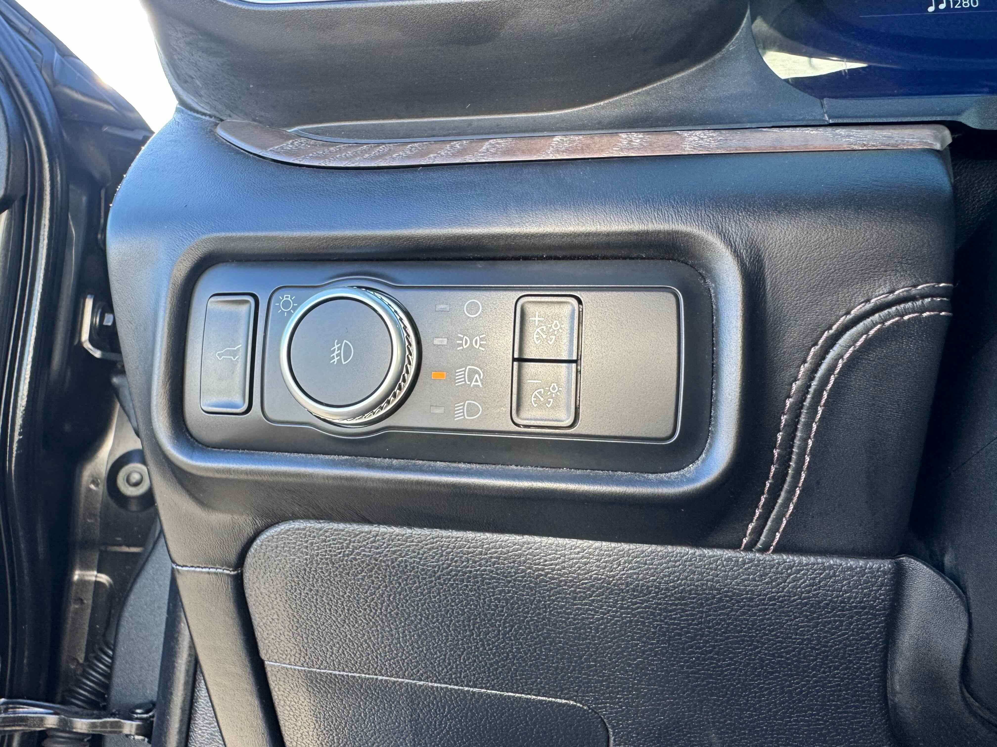 Certified 2020 Ford Explorer Platinum w/ Premium Technology Package image 26