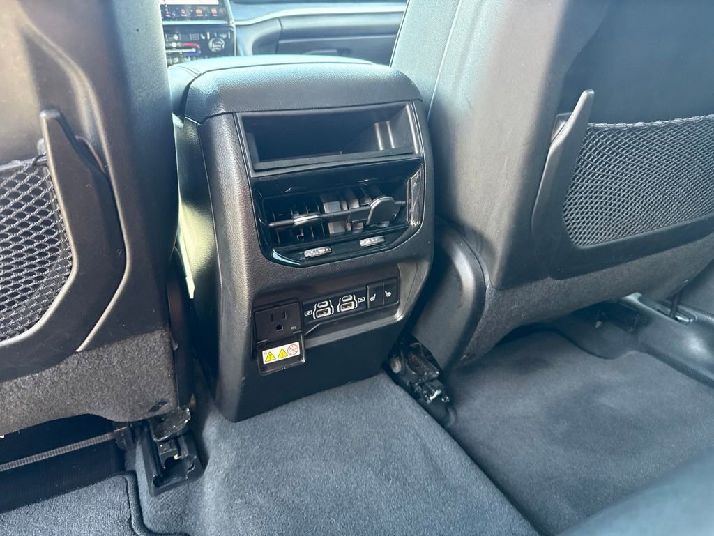 Used 2023 Jeep Grand Cherokee Limited AWD/4WD image 23