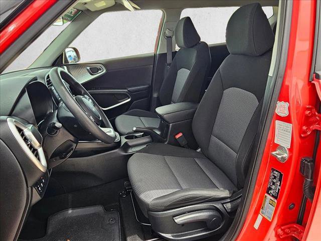 Used 2023 Kia Soul LX w/ LX Technology Package FWD image 16