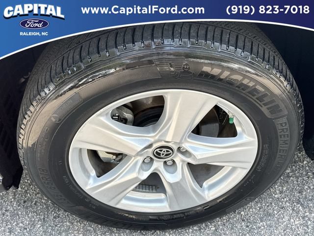 Used 2023 Toyota Highlander LE FWD image 13