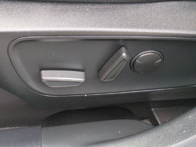 Certified 2020 Ford Escape Titanium AWD/4WD image 27