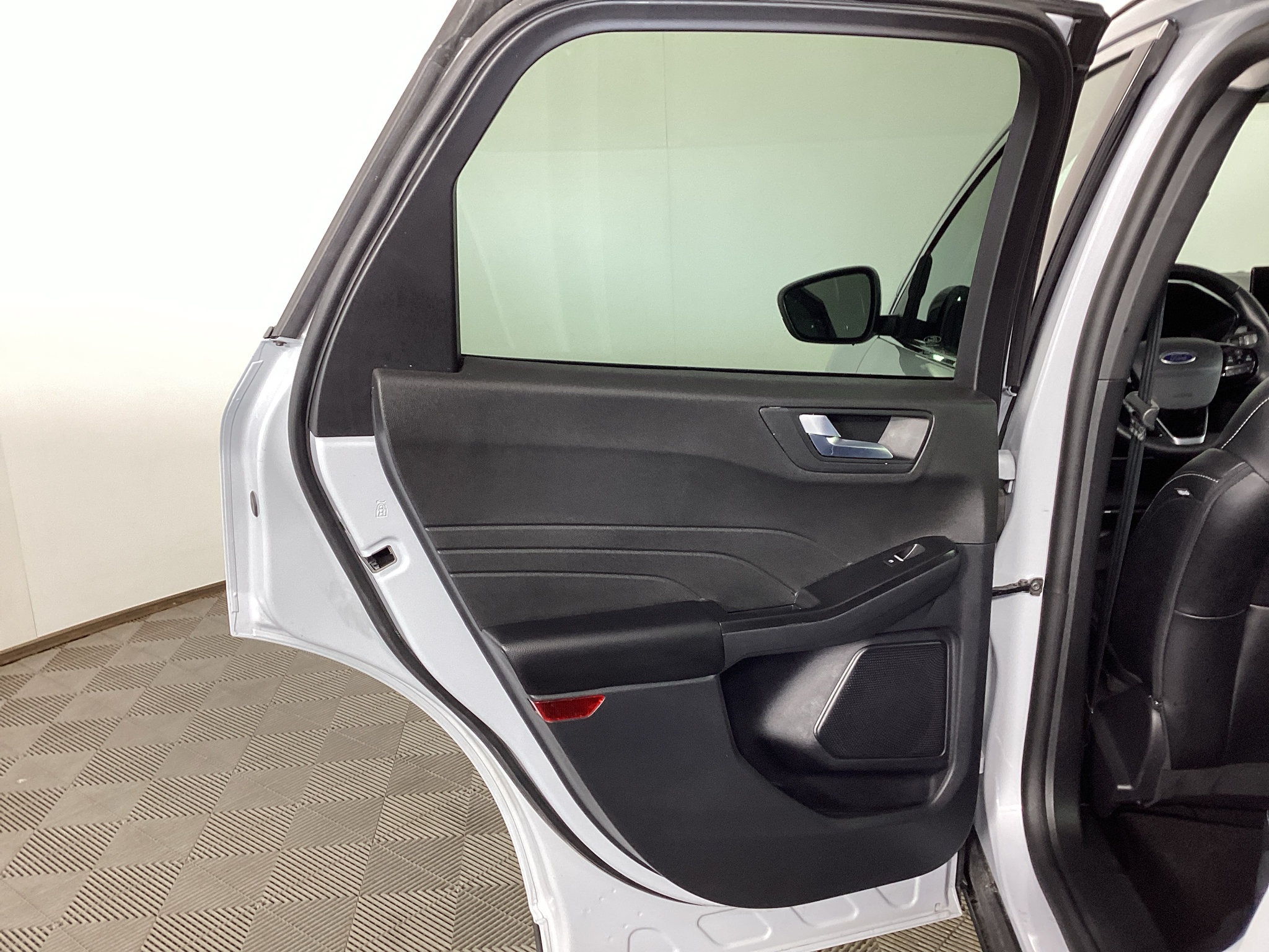 Certified 2025 Ford Escape Platinum AWD/4WD image 13