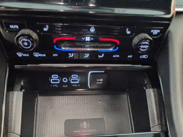 Used 2023 Jeep Grand Cherokee Altitude AWD/4WD image 23