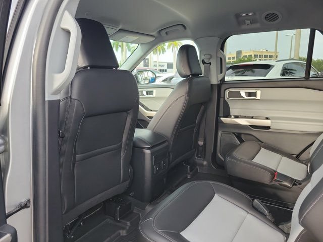 Certified 2022 Ford Explorer XLT w/ Equipment Group 202A AWD/4WD image 16