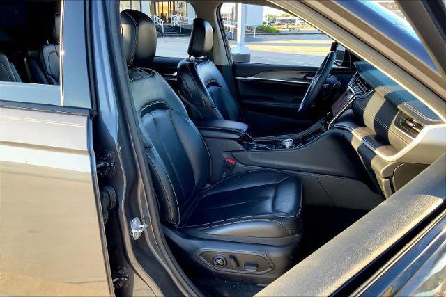 Used 2023 Jeep Grand Cherokee L Limited RWD image 11