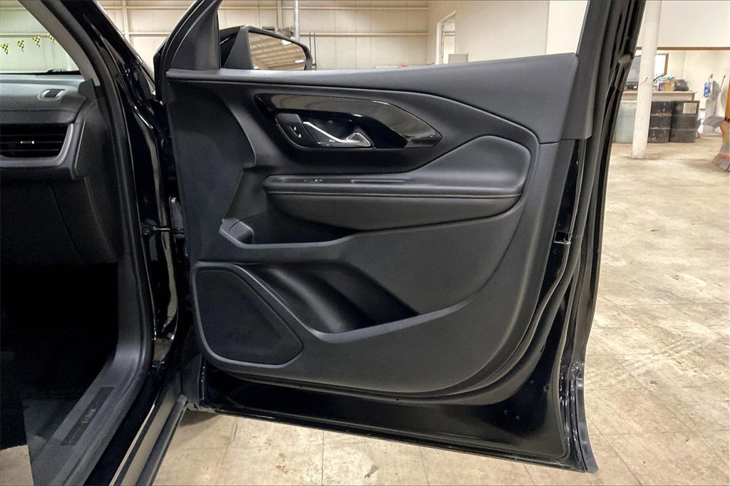 Used 2023 GMC Terrain AT4 image 22