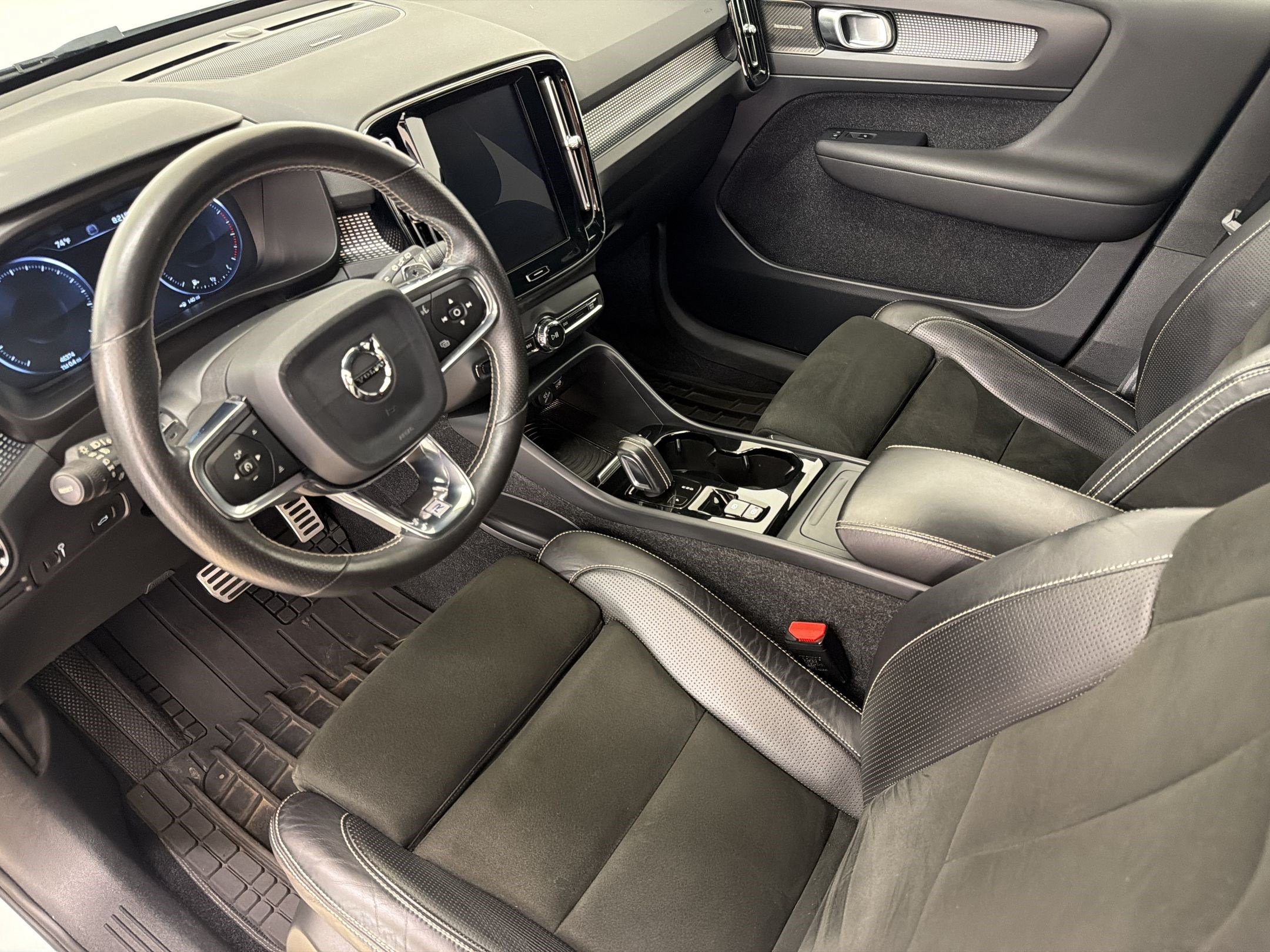 Used 2019 Volvo XC40 T5 R-Design AWD/4WD image 4
