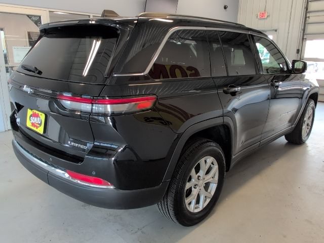 Used 2023 Jeep Grand Cherokee Limited AWD/4WD image 5