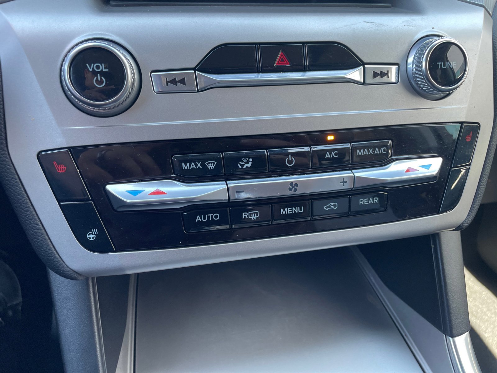 Certified 2022 Ford Explorer XLT w/ Equipment Group 202A image 25