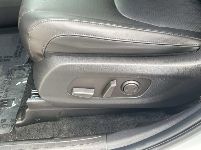 Used 2024 Kia Carnival EX image 19