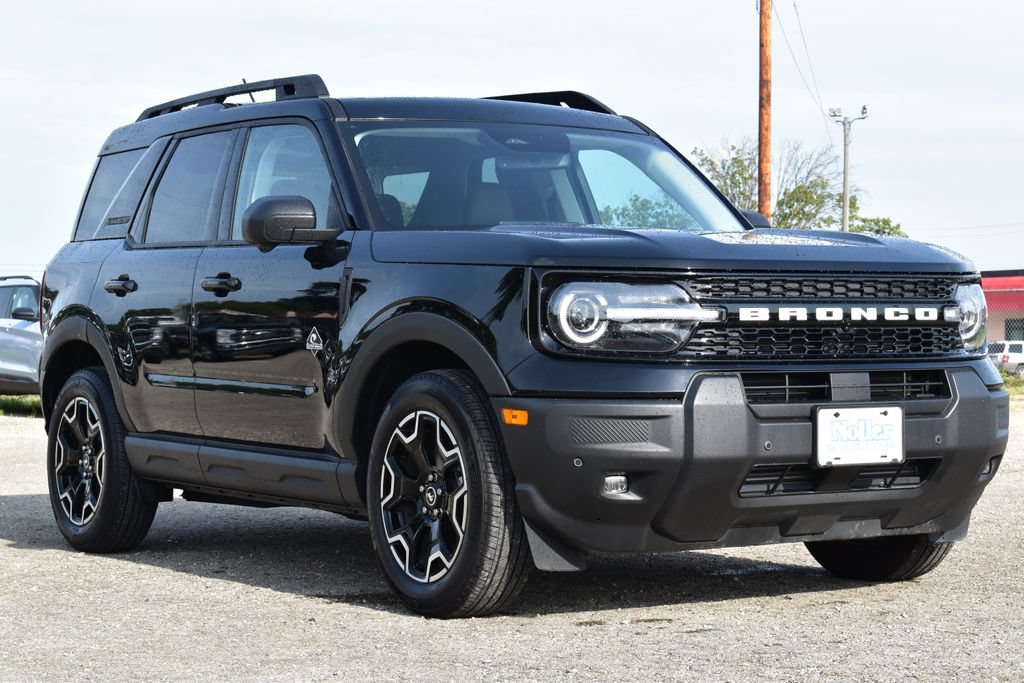 Certified 2025 Ford Bronco Sport Outer Banks w/ Outer Banks Tech Package+ AWD/4WD image 3