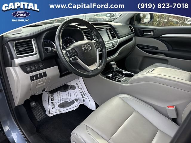 Used 2019 Toyota Highlander XLE image 17