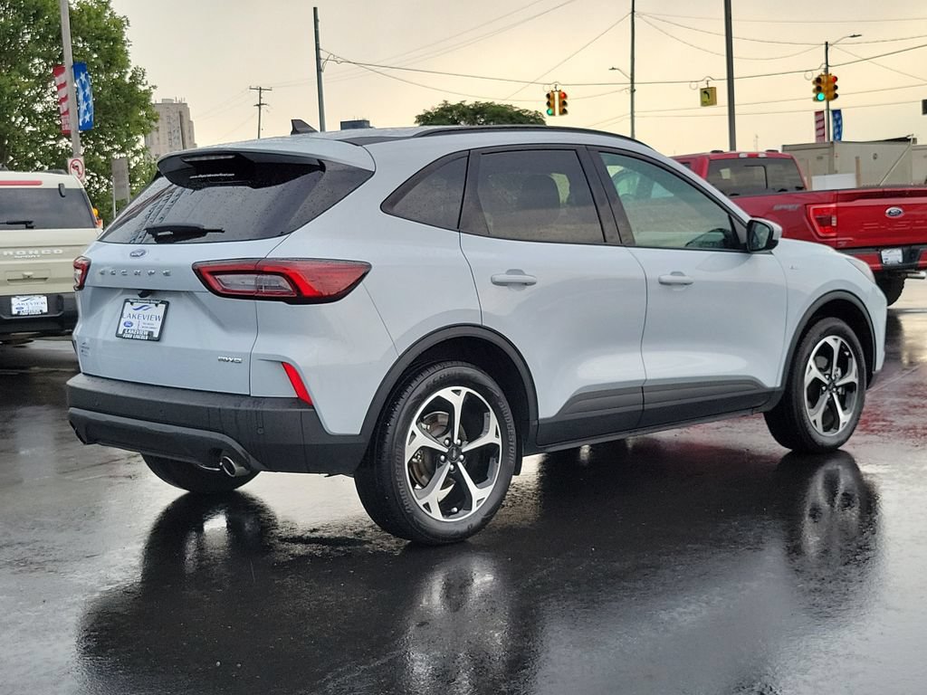 Certified 2025 Ford Escape ST-Line Select w/ Tech Pack #1 AWD/4WD image 3