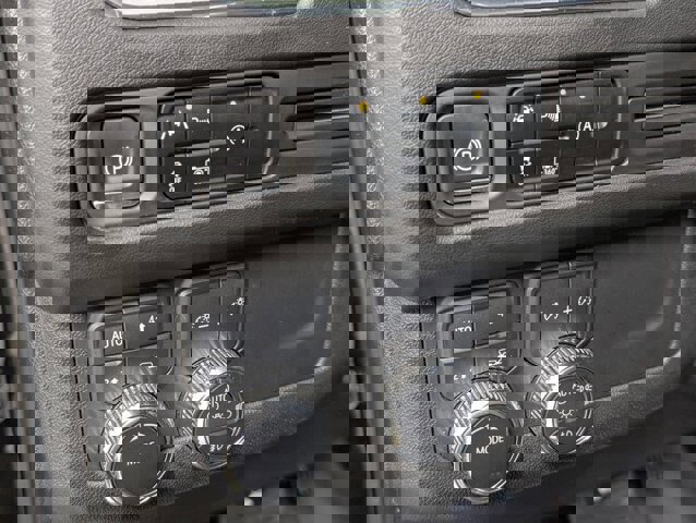 Used 2023 GMC Yukon SLT w/ SLT Premium Package image 18