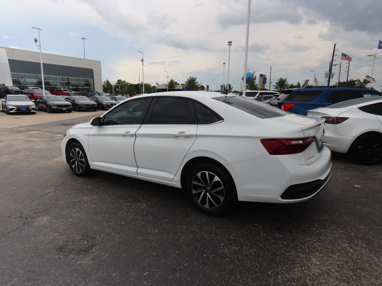 Used 2024 Volkswagen Jetta S image 3