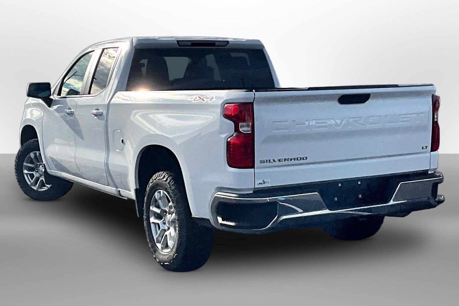 Used 2023 Chevrolet Silverado 1500 LT AWD/4WD image 10