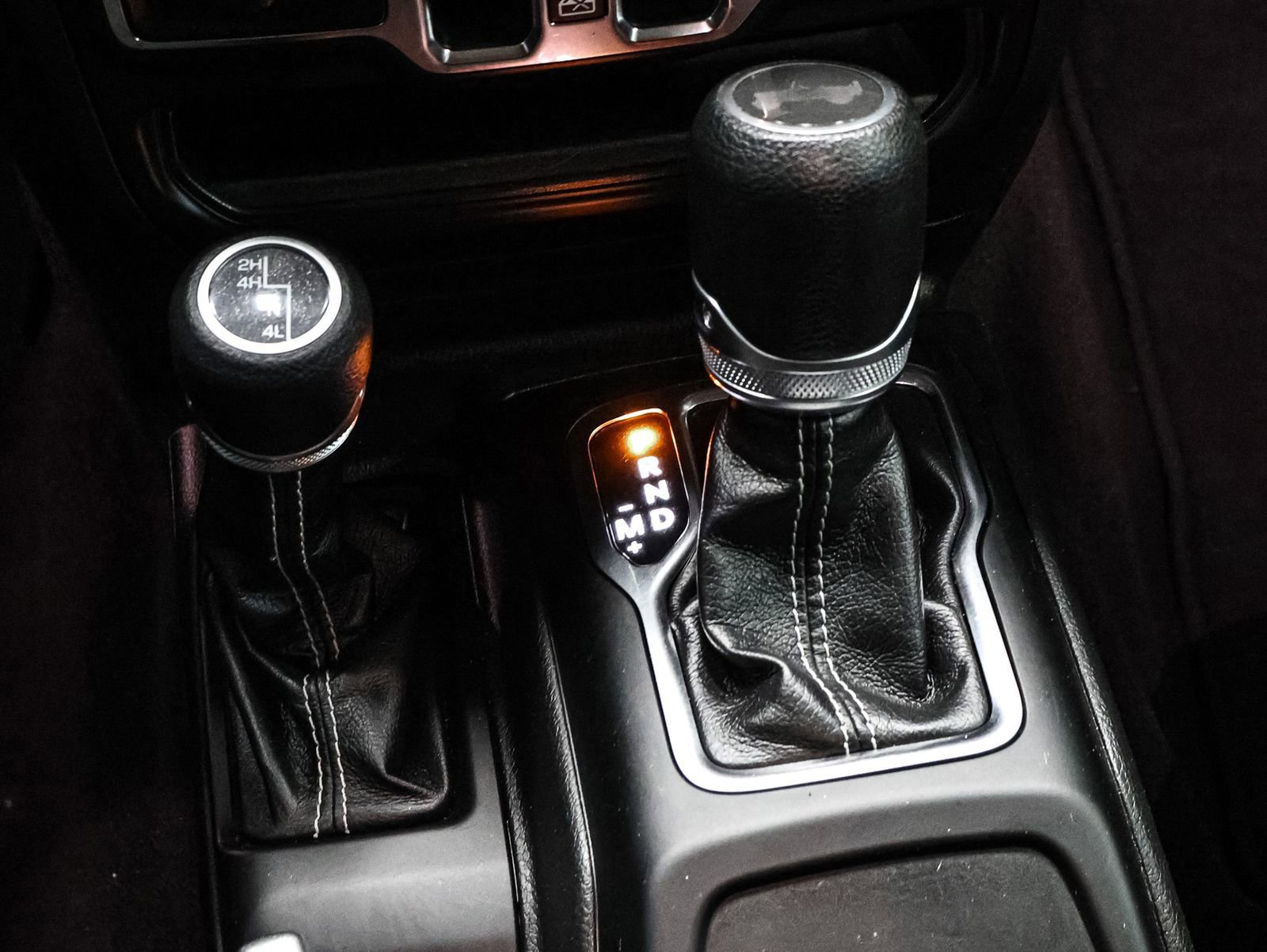 Used 2023 Jeep Wrangler Sahara image 28