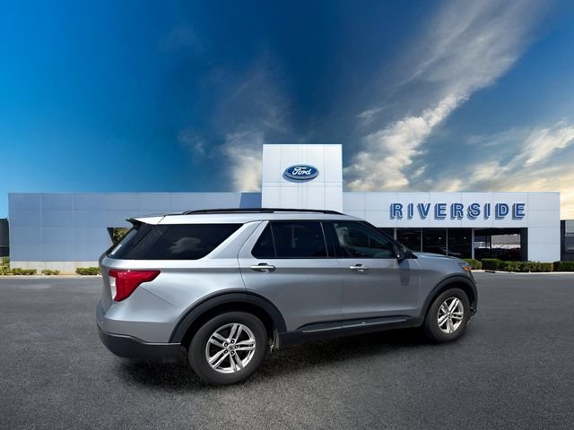 Certified 2023 Ford Explorer XLT w/ Equipment Group 202A RWD image 3