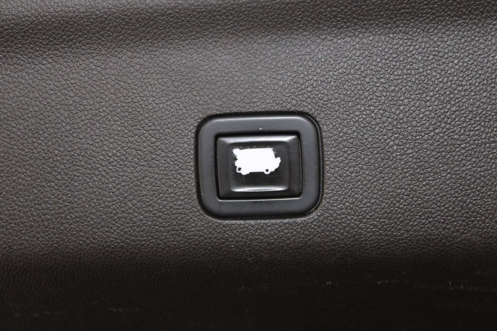 Used 2021 Chevrolet Suburban High Country RWD image 20