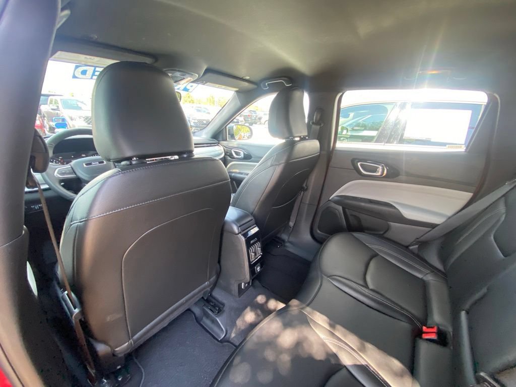 Used 2025 Jeep Compass Limited AWD/4WD image 23