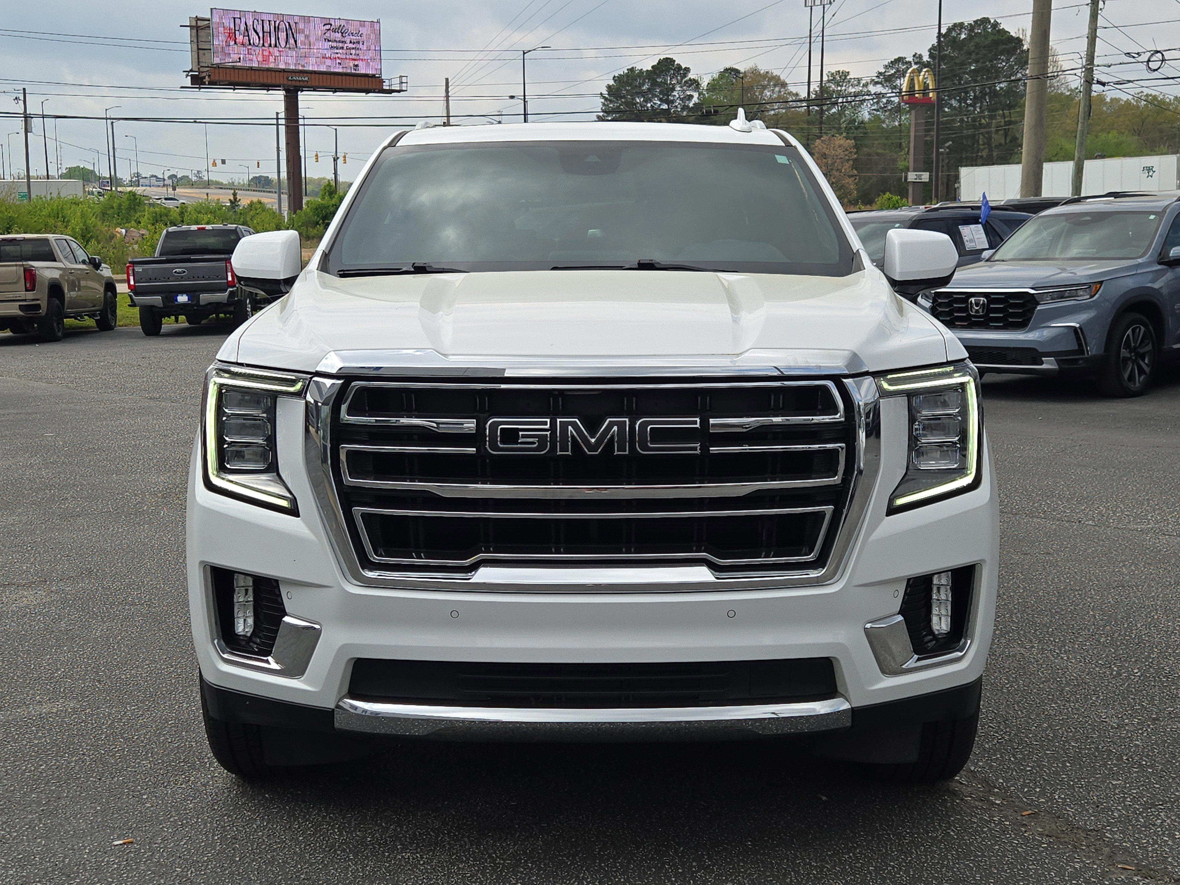 Used 2023 GMC Yukon SLT image 11