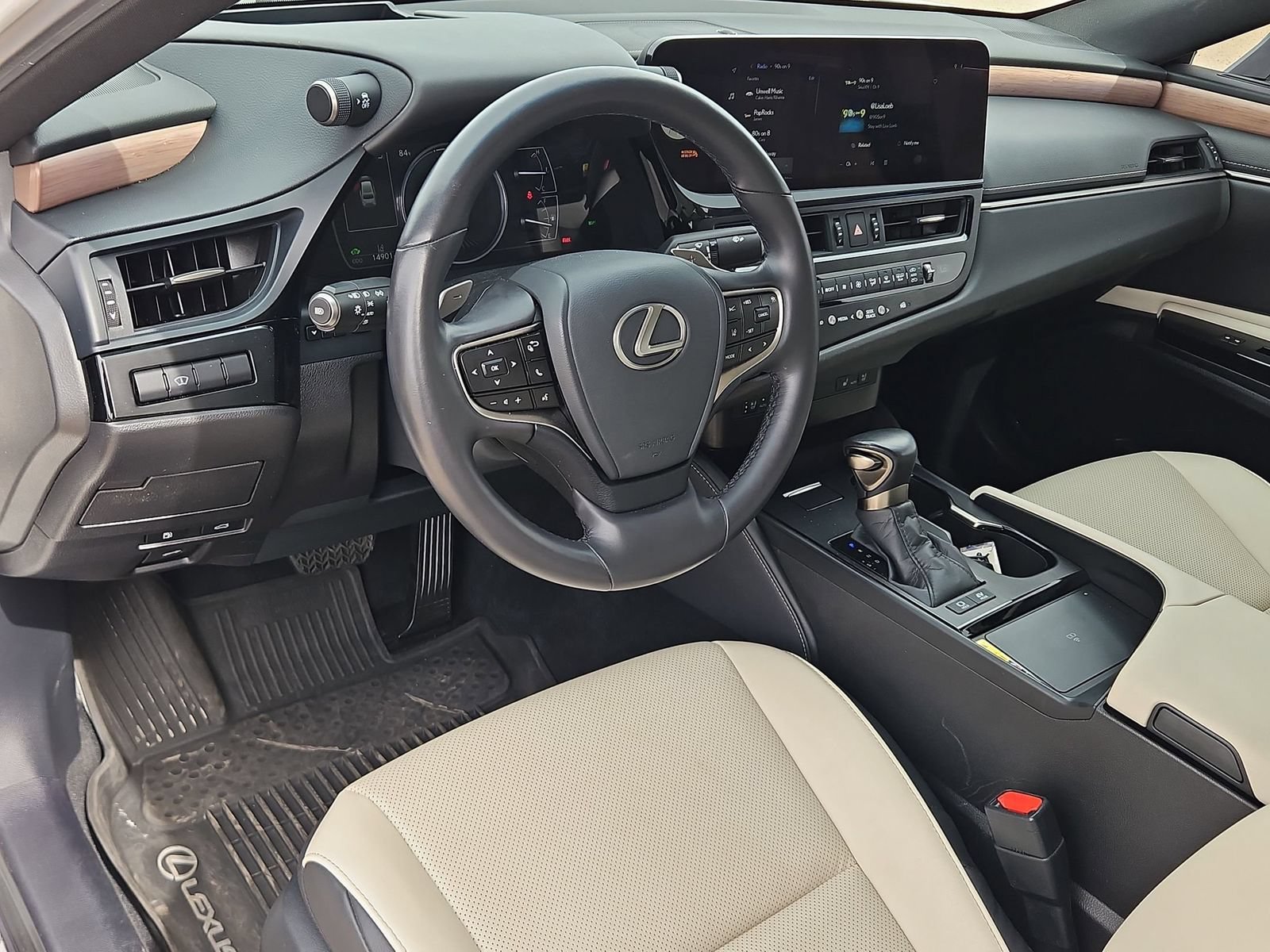 Used 2025 Lexus ES 300h w/ Premium Package FWD image 13