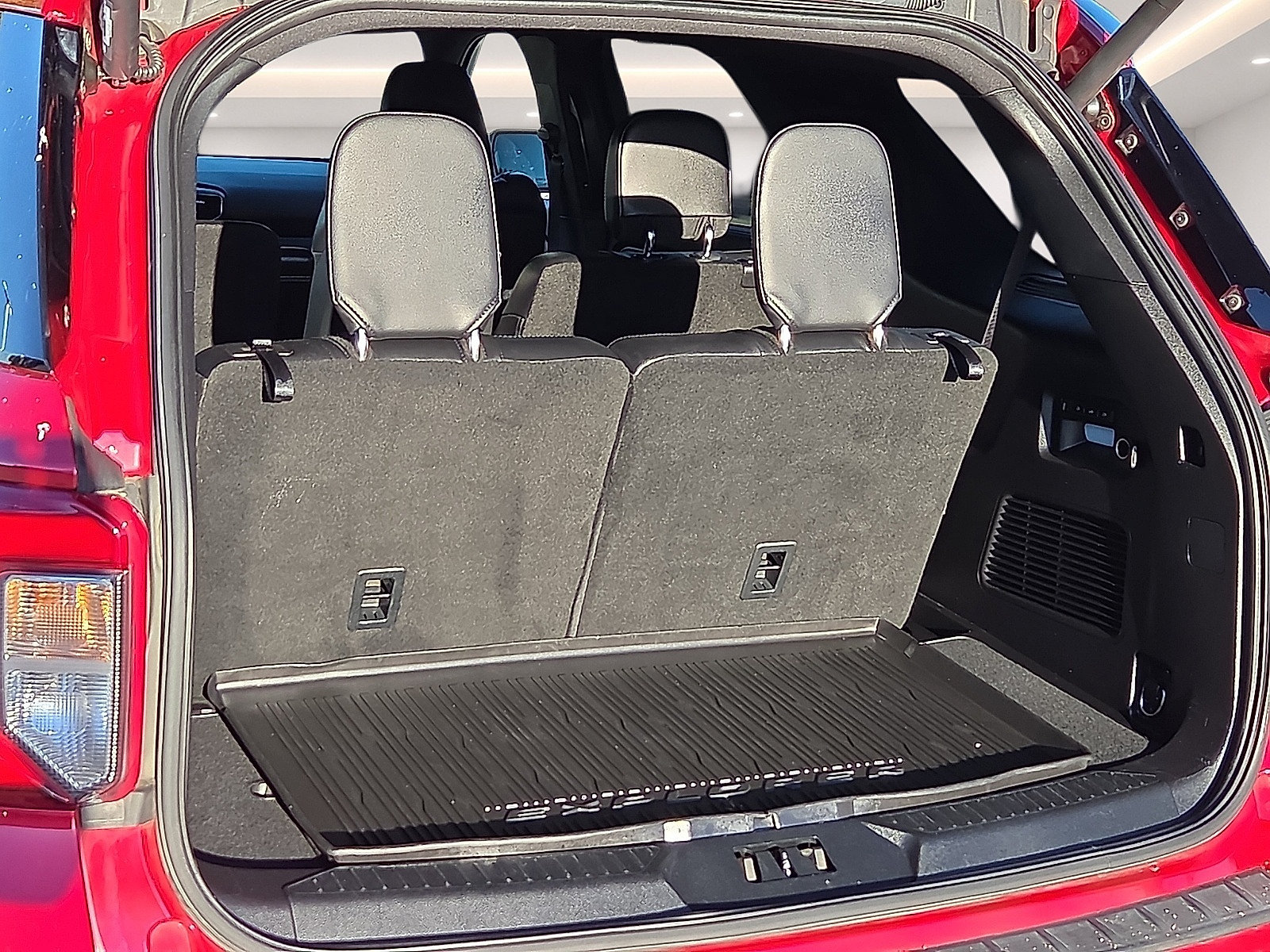 Certified 2020 Ford Explorer ST w/ ST Street Pack AWD/4WD image 8