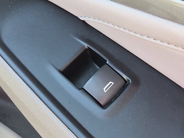 Used 2018 Chevrolet Traverse LT FWD image 38