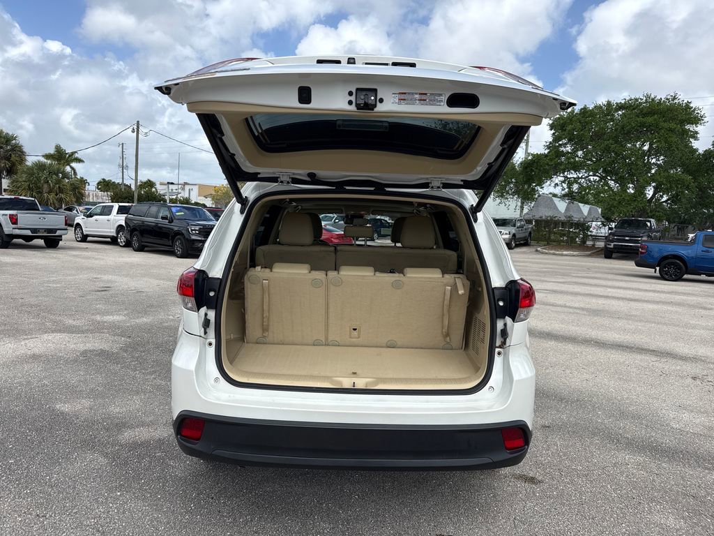 Used 2019 Toyota Highlander XLE AWD/4WD image 30