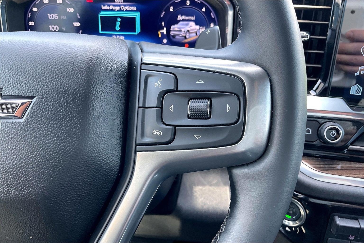 Used 2025 Chevrolet Silverado 1500 RST AWD/4WD image 18