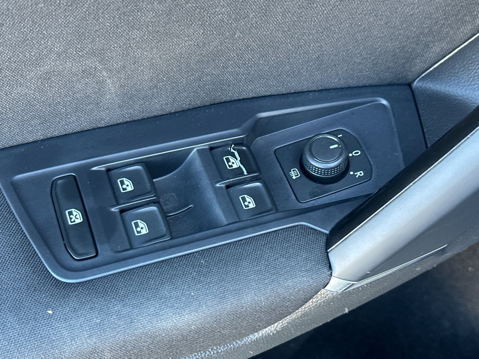 Used 2018 Volkswagen Tiguan S FWD image 11