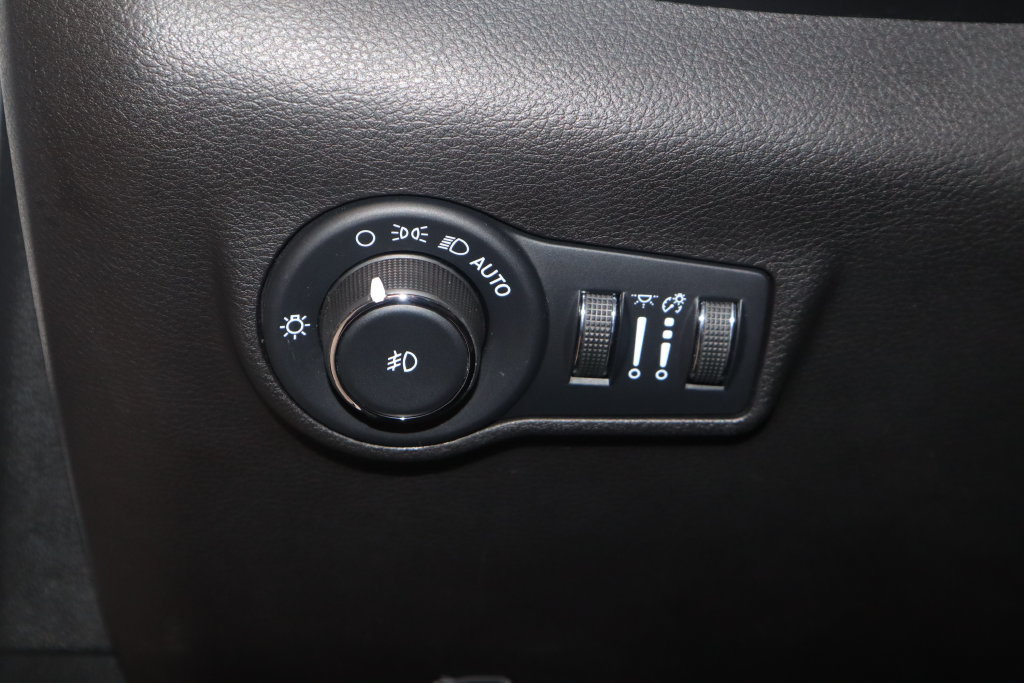 Used 2023 Jeep Compass Limited w/ Mopar Graphics Package AWD/4WD image 27
