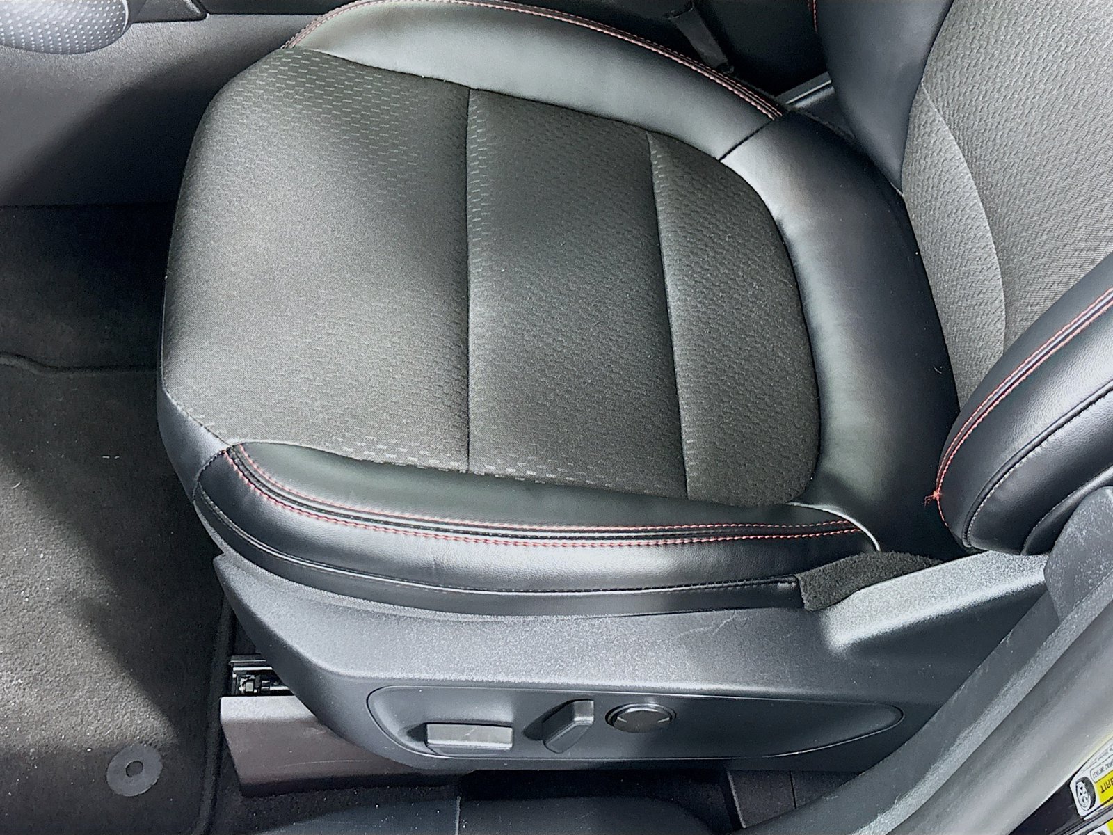 Certified 2025 Ford Escape ST-Line FWD image 18