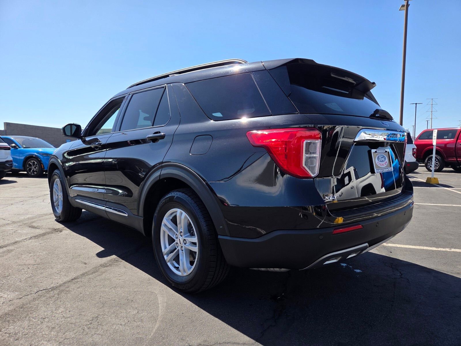 Certified 2023 Ford Explorer XLT w/ Equipment Group 202A RWD image 4