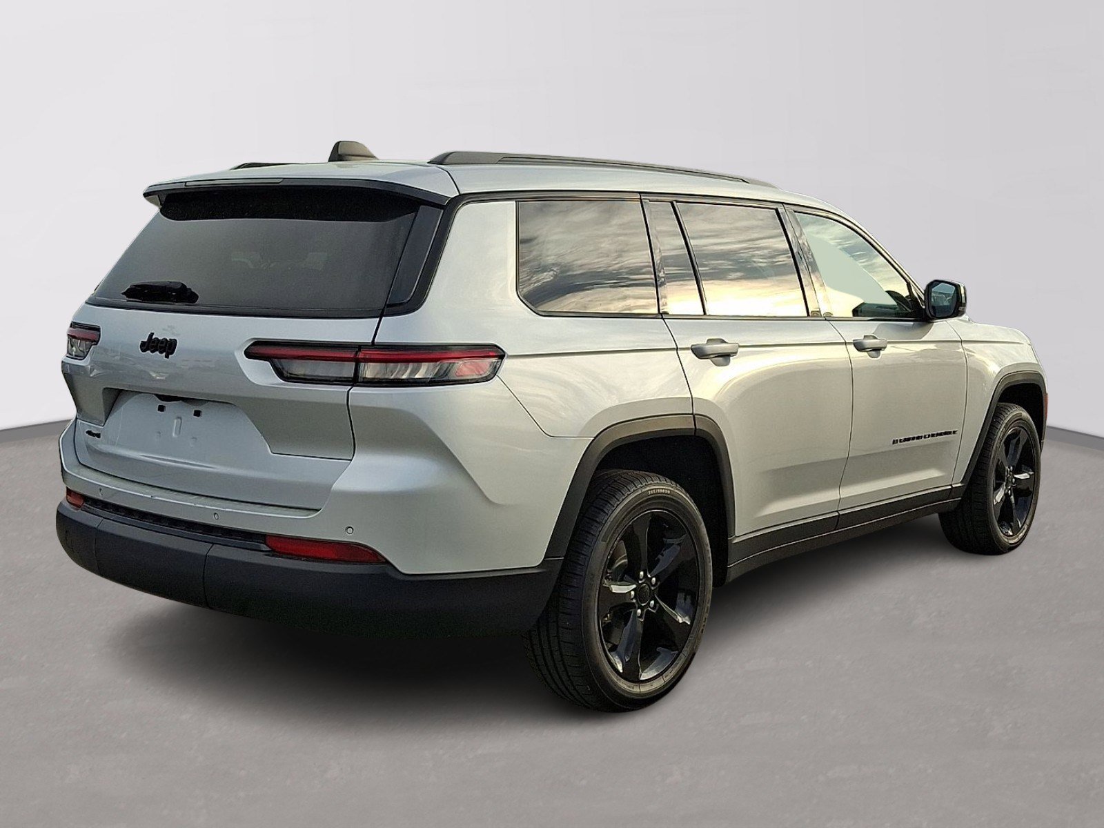 Used 2023 Jeep Grand Cherokee L Laredo image 6