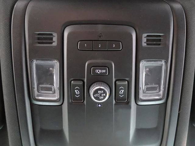 Used 2022 Chevrolet Suburban Z71 w/ Luxury Package AWD/4WD image 26