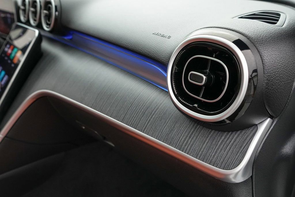 Used 2025 Mercedes-Benz C 300 Sedan image 29