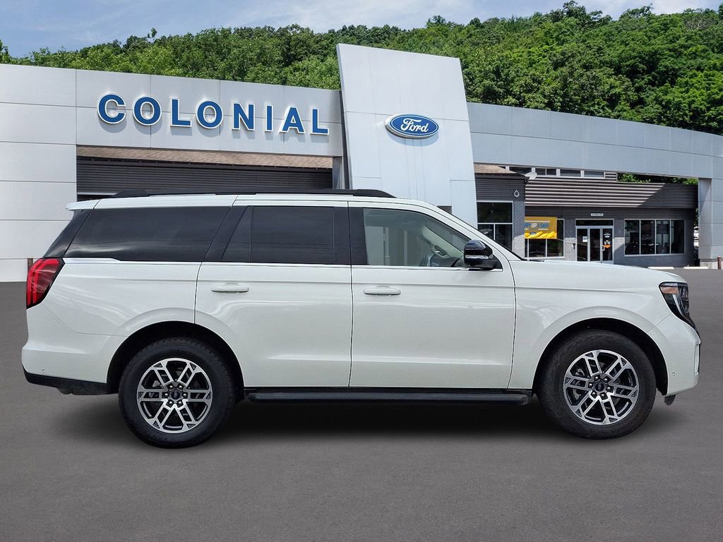 Certified 2025 Ford Expedition Active image 5