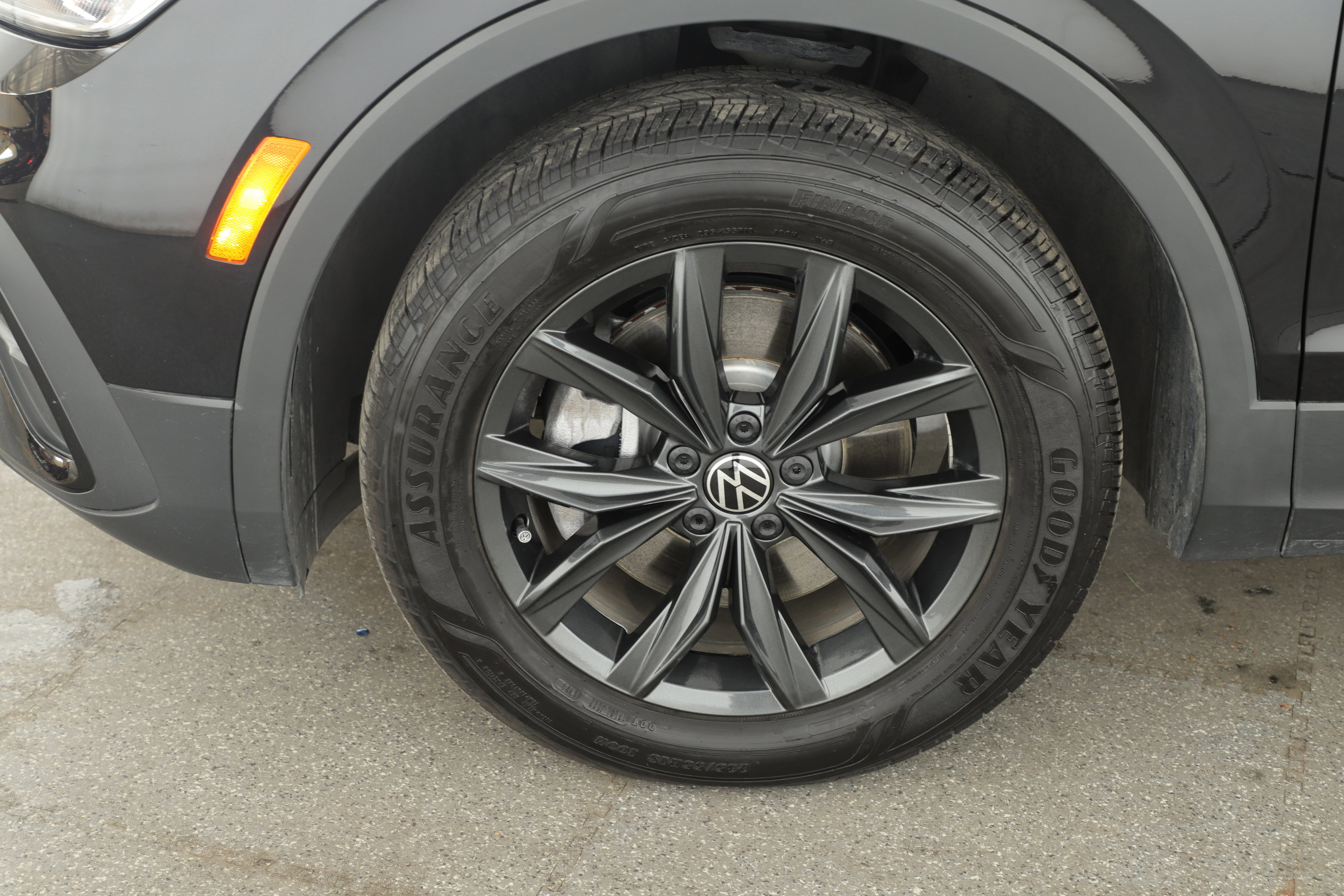 Used 2024 Volkswagen Tiguan SE image 9