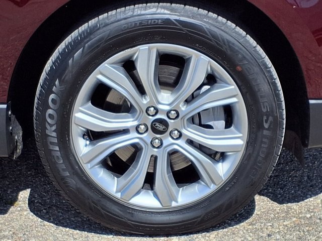 Certified 2024 Ford Edge Titanium w/ Class II Trailer Tow Package AWD/4WD image 30