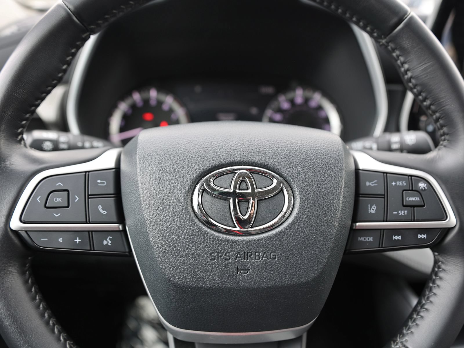 Used 2023 Toyota Highlander XLE AWD/4WD image 40