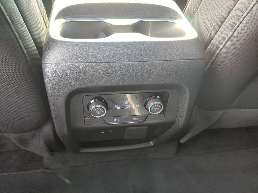 Used 2024 Chevrolet Traverse Z71 w/ Enhanced Driving Package AWD/4WD image 28