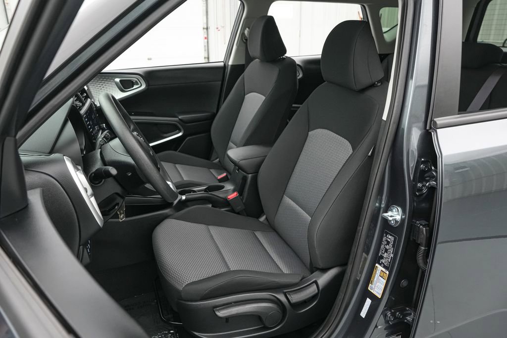 Used 2025 Kia Soul LX FWD image 12