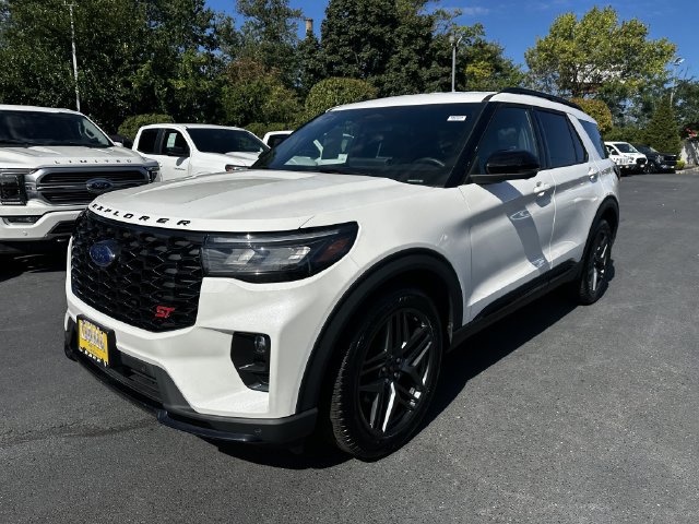 Certified 2025 Ford Explorer ST AWD/4WD image 9