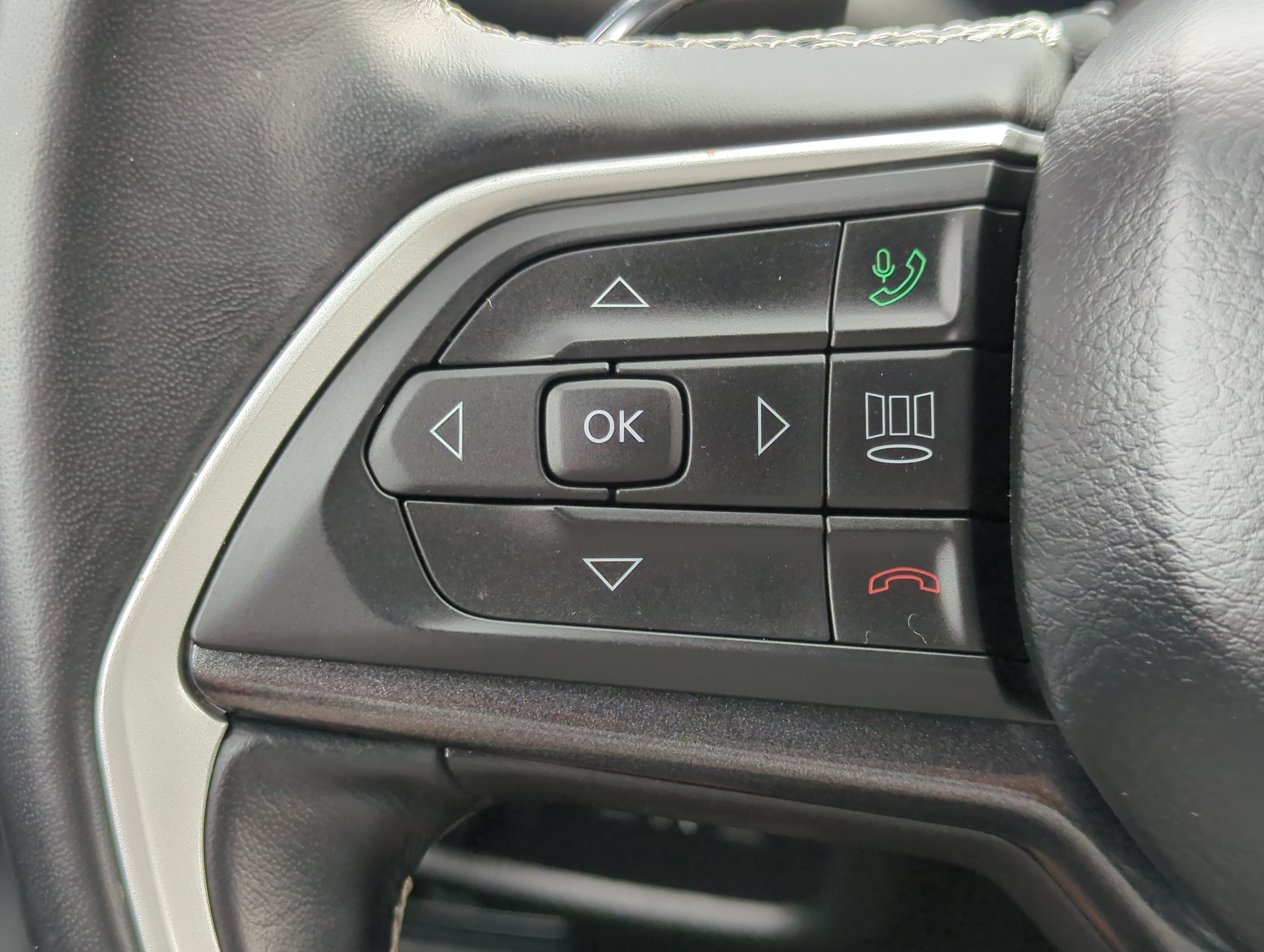 Used 2021 Jeep Grand Cherokee L Laredo AWD/4WD image 23