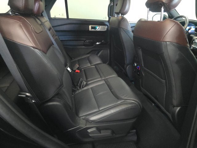 Certified 2024 Ford Explorer Platinum w/ Technology Package AWD/4WD image 6