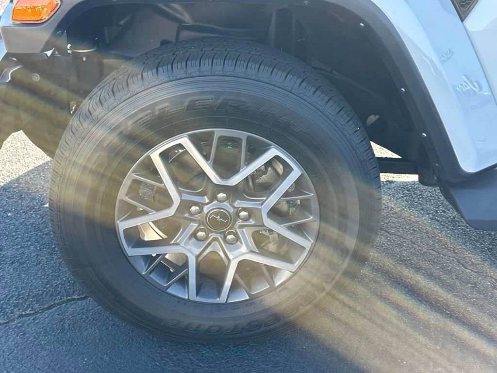 Used 2024 Jeep Wrangler Sahara image 11