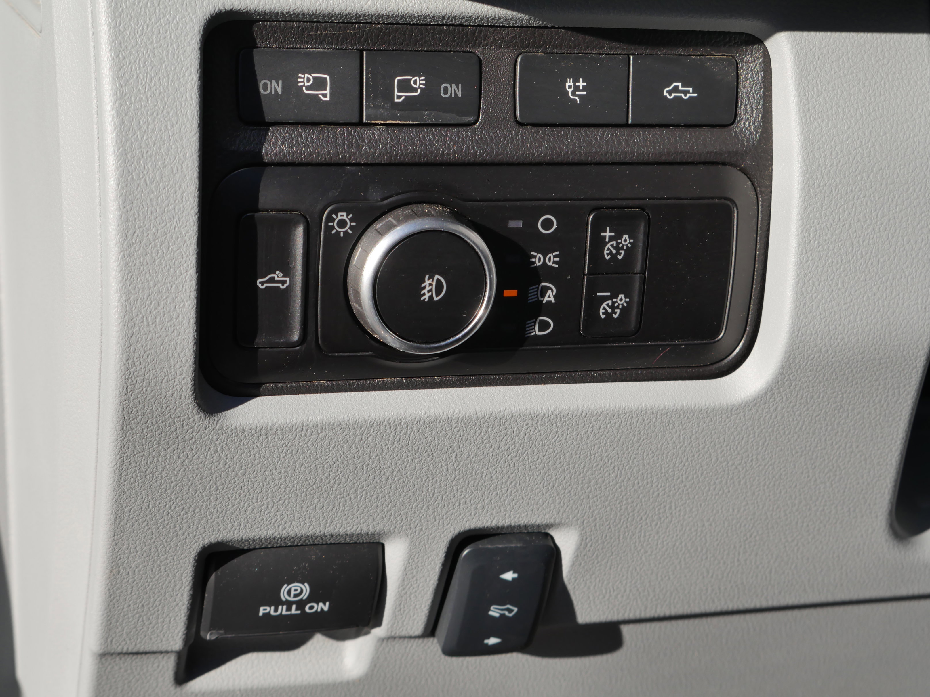 Certified 2024 Ford F350 Limited w/ FX4 Off-Road Package image 12