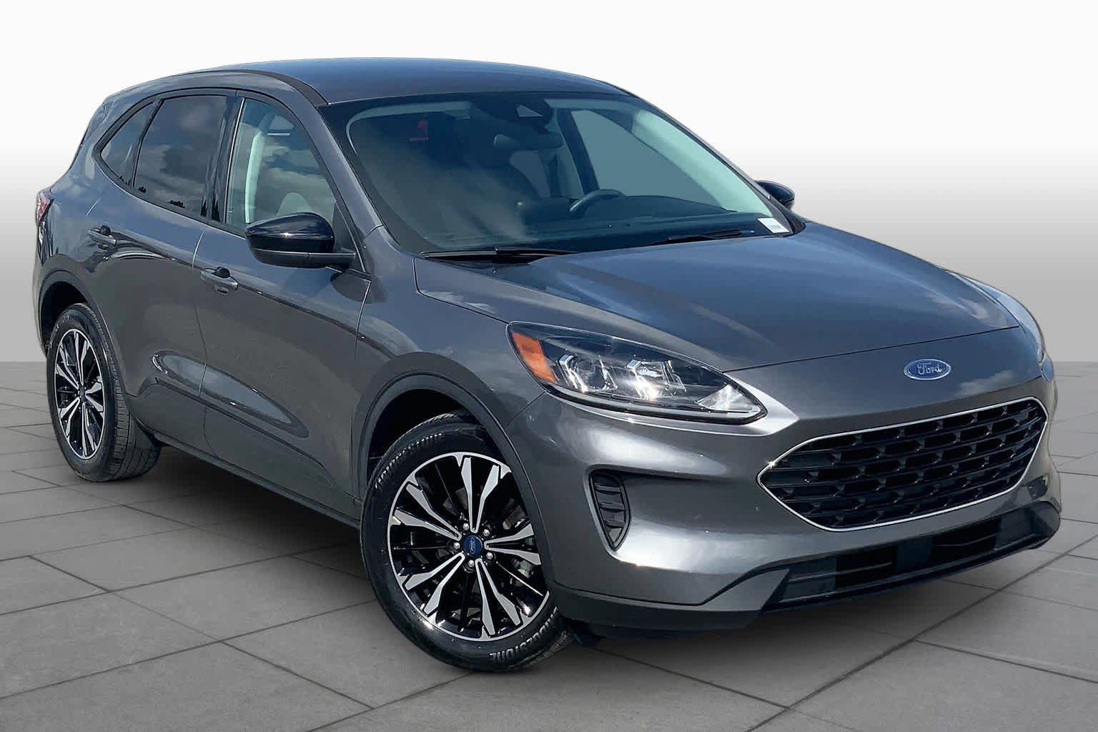 Certified 2022 Ford Escape SE w/ SE Sport Appearance Package FWD image 3