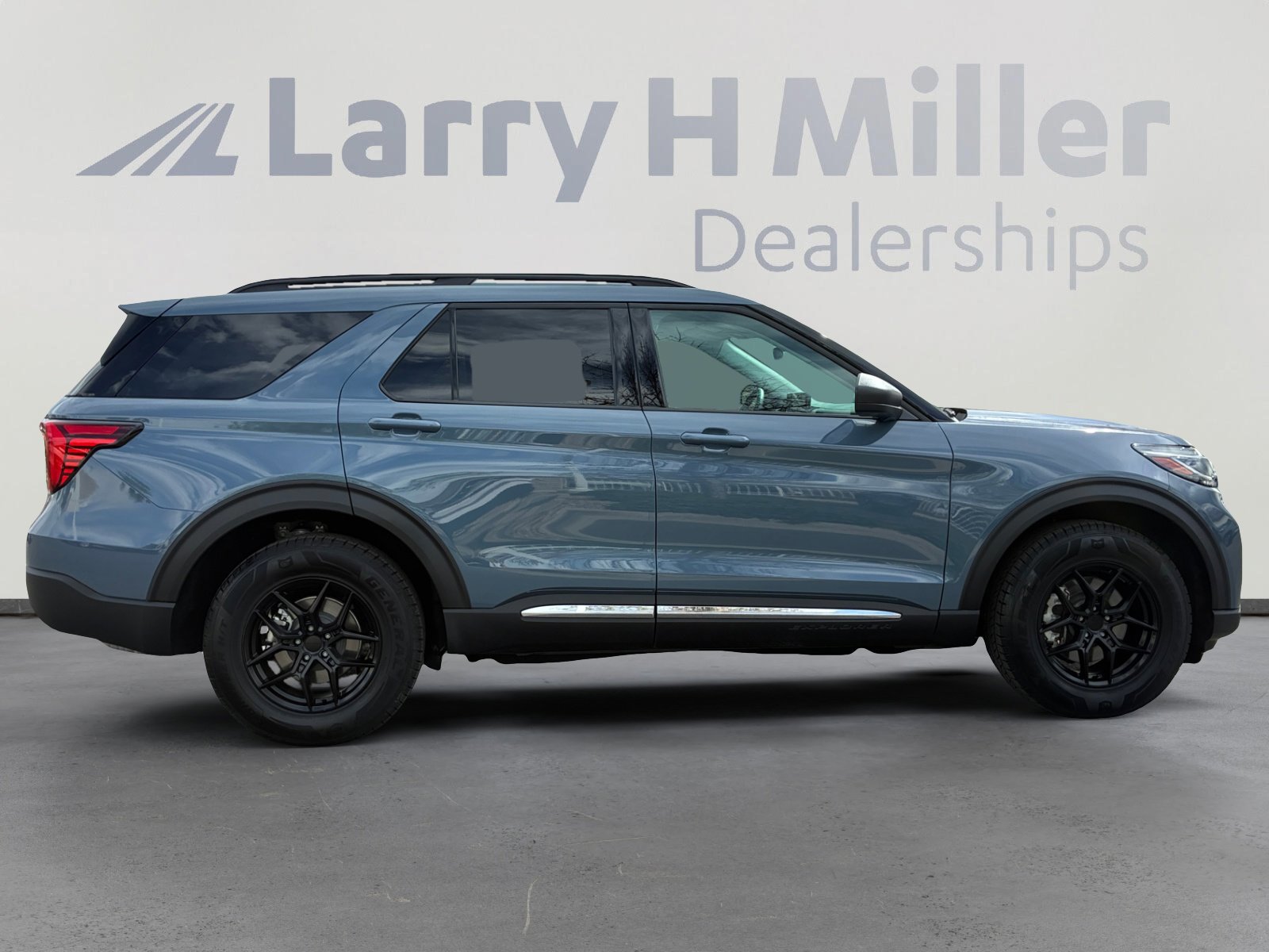 Certified 2025 Ford Explorer Active AWD/4WD image 6